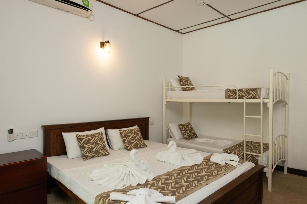 Surveyor'S Residence Bungalow 캔디 외부 사진