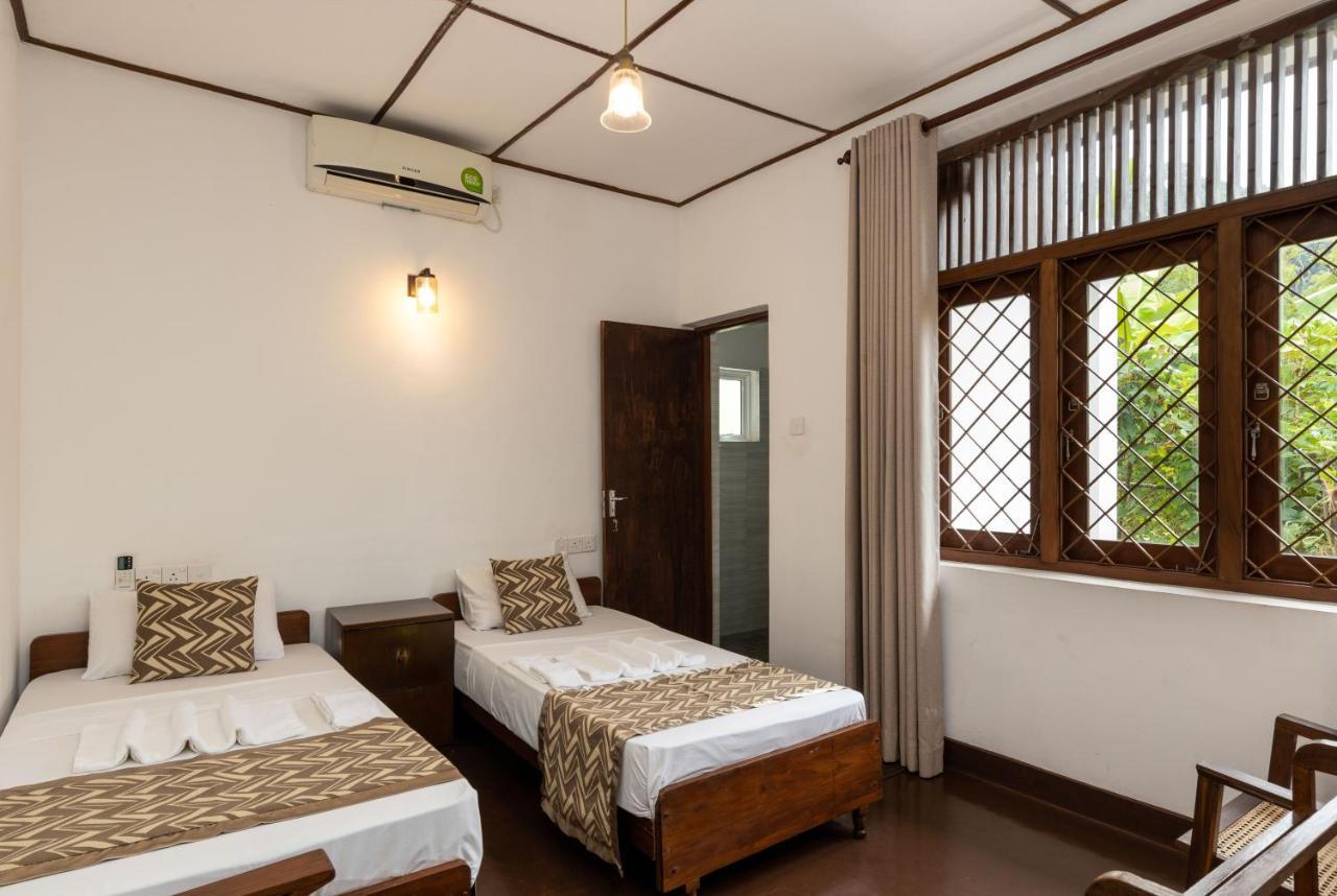 Surveyor'S Residence Bungalow 캔디 외부 사진