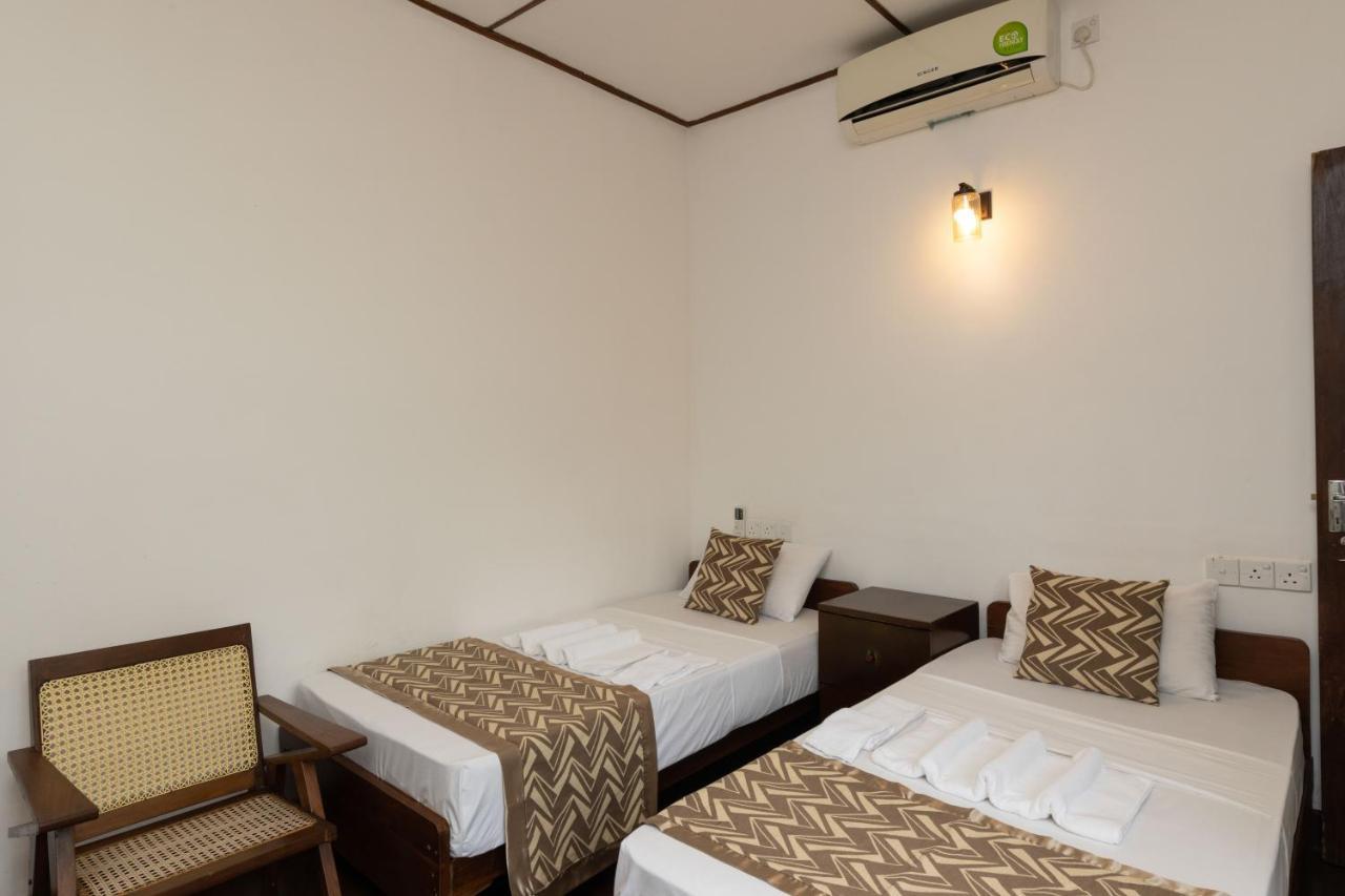 Surveyor'S Residence Bungalow 캔디 외부 사진