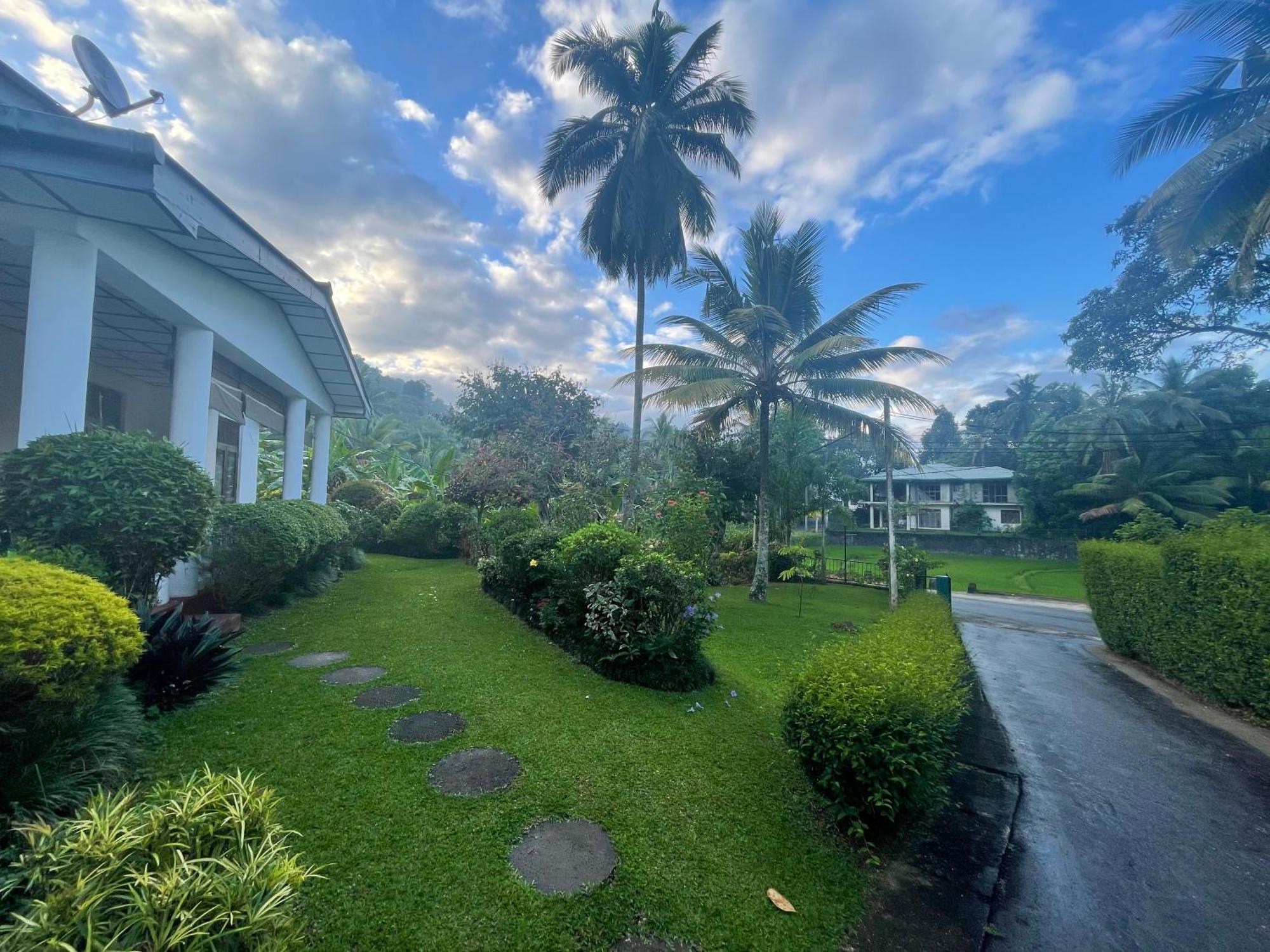 Surveyor'S Residence Bungalow 캔디 외부 사진