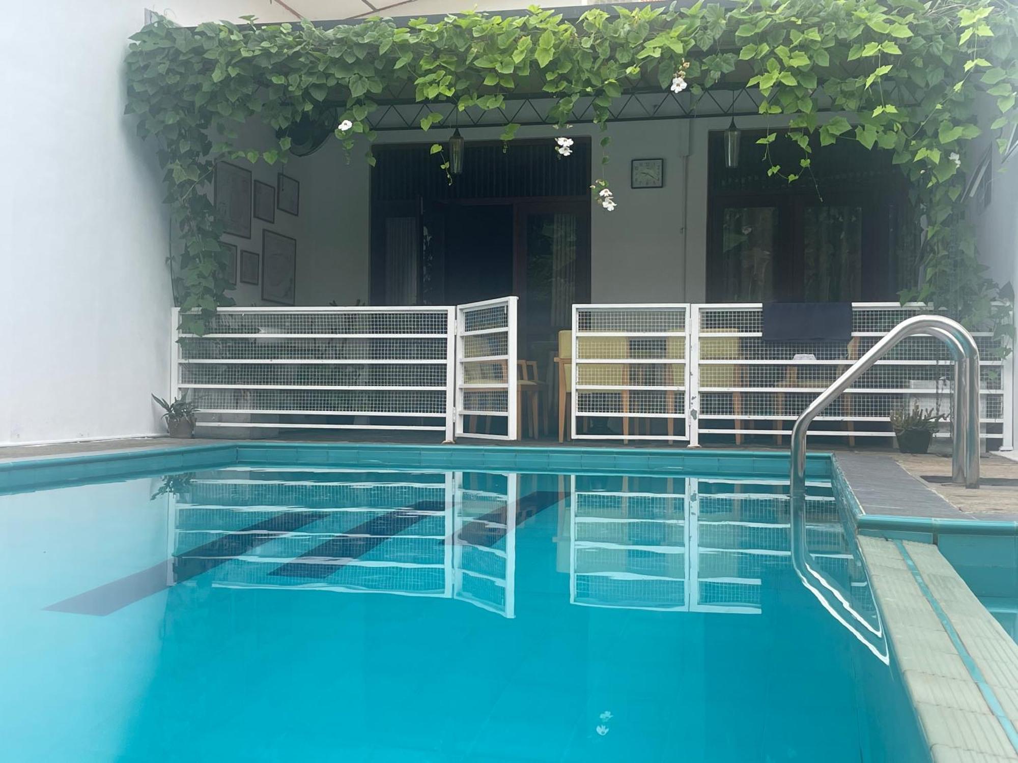 Surveyor'S Residence Bungalow 캔디 외부 사진